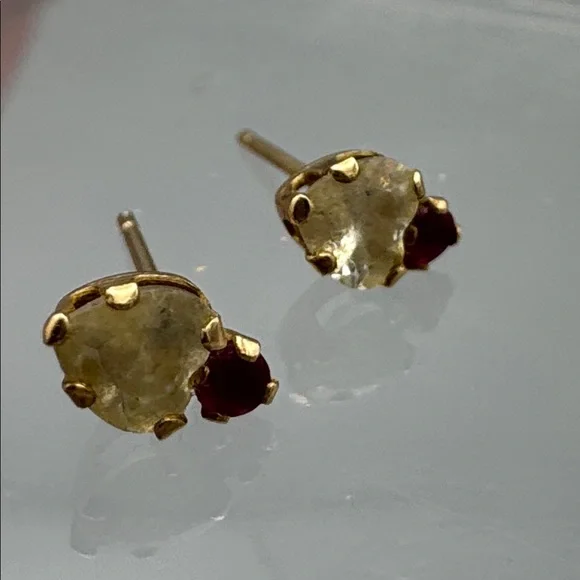10KT Gold Heart Earrings - Picture 2 of 6